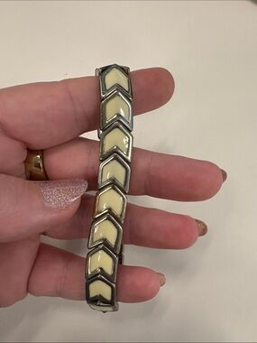 Chevron Link Bracelet in Cream and Silver